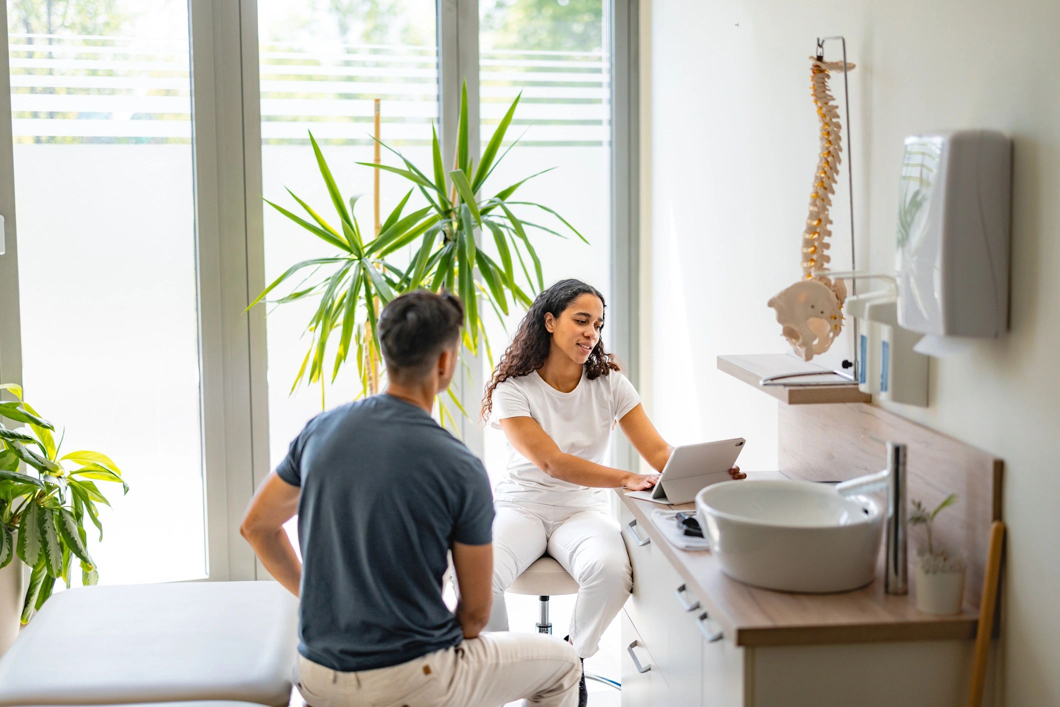 Therapist reviewing treatment information with a patient during an orthopaedic consultation